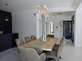 Sunset Villa Aves With Pool, Gym and Sauna