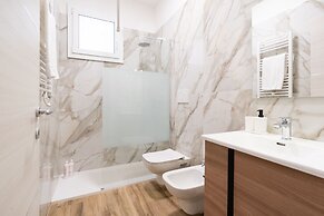Nicolaus 204 - Grey Room by Wonderful Italy