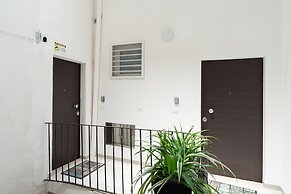 Nicolaus 204 - Grey Room by Wonderful Italy