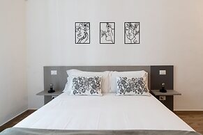 Nicolaus 204 - Grey Room by Wonderful Italy