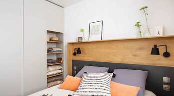 Mobile Home in Bessan With Terrace