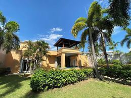 Tropical Luxury 4BR Pool Villa w Game Area