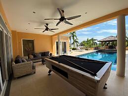 Tropical Luxury 4BR Pool Villa w Game Area