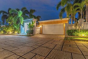 Tropical Luxury 4BR Pool Villa w Game Area
