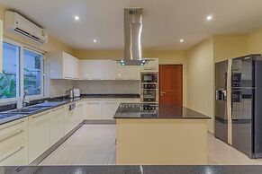 Tropical Luxury 4BR Pool Villa w Game Area