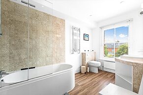 Bakersfield Retreat - From 200 Per Night