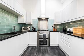 Bakersfield Retreat - From 200 Per Night
