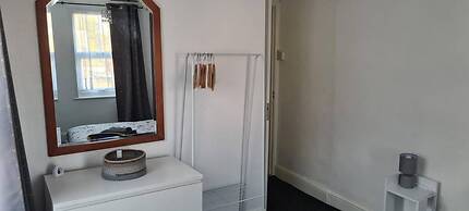 Cosy 2-bed Apartment - Sleeps 4 & Central