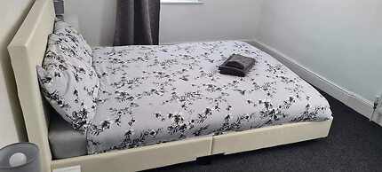 Cosy 2-bed Apartment - Sleeps 4 & Central