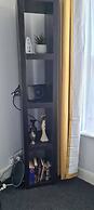 Cosy 2-bed Apartment - Sleeps 4 & Central