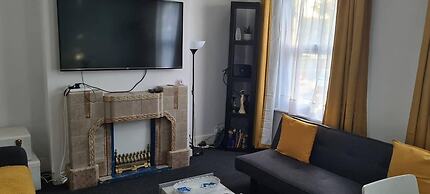 Cosy 2-bed Apartment - Sleeps 4 & Central