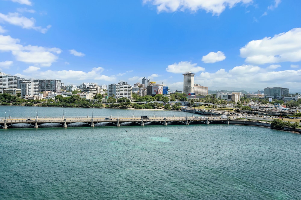 Oceanfront Balcony Access to Pool Condado Area