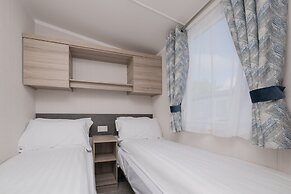 Sunsaver Caravan by Belvilla
