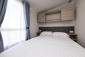 Sunsaver Caravan by Belvilla