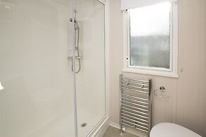 Sunsaver Caravan by Belvilla