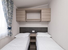 Sunsaver Caravan by Belvilla