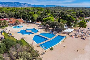 Mobile Home by Novalja Beach With Pools
