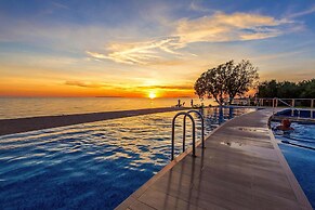 Mobile Home by Novalja Beach With Pools