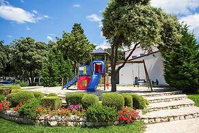 Mobile Home by Novalja Beach With Pools