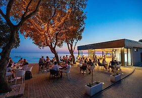 Mobile Home by Novalja Beach With Pools