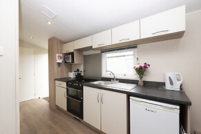 Suncrest Caravan by Belvilla