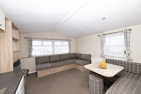 Suncrest Caravan by Belvilla