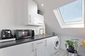 City Apartment - Sleeps 4 & Free Parking