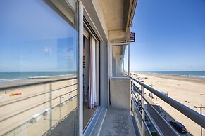 Charming Apartment With sea View and Parking Space