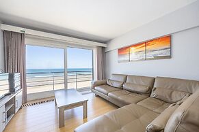 Charming Apartment With sea View and Parking Space