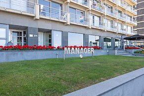 Charming Apartment With sea View and Parking Space