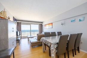 Charming Apartment With sea View and Parking Space