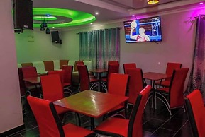 Holiday Premier Hotel