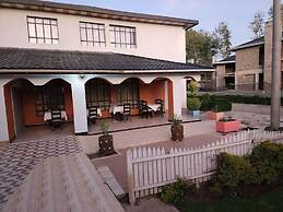 Royal Gardens Getaway