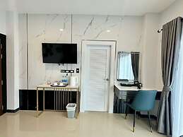 Smile Boutique at Saiyuan