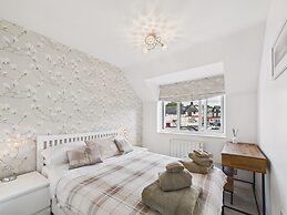 Central Bowness 2-bed Apt, Sleeps 4 With Parking