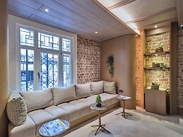 Four - G Hotel Premium