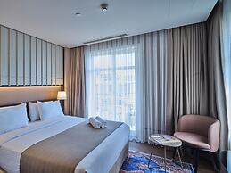 Four - G Hotel Premium