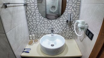 Lina Garden Hotel