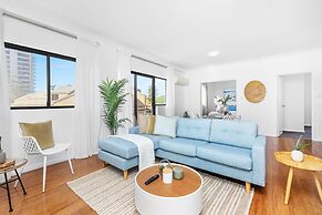 Modern 2BR Pool Gym Parking