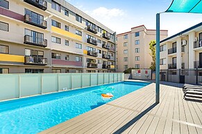 Modern 2BR Pool Gym Parking