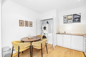 Newly Renovated 1bdr in the CBD