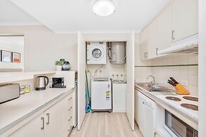 Spacious 1bdr Fast Wi-fi Near RAC Arena