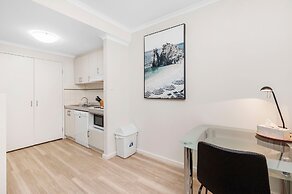 Spacious 1bdr Fast Wi-fi Near RAC Arena