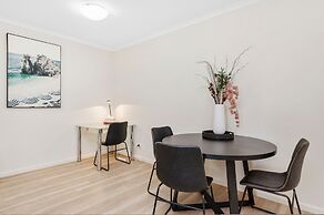 Spacious 1bdr Fast Wi-fi Near RAC Arena