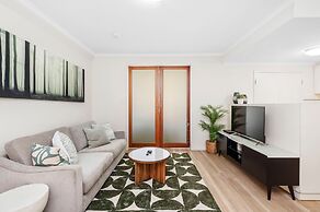 Spacious 1bdr Fast Wi-fi Near RAC Arena