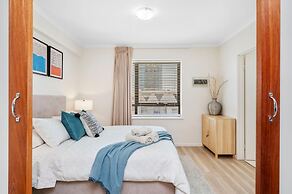 Spacious 1bdr Fast Wi-fi Near RAC Arena