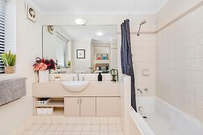 Spacious 1bdr Fast Wi-fi Near RAC Arena