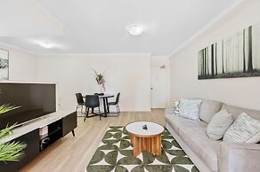 Spacious 1bdr Fast Wi-fi Near RAC Arena