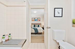 Spacious 1bdr Fast Wi-fi Near RAC Arena