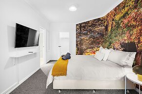 Bespoke East Perth - Sleeps 2 - Superior Wifi